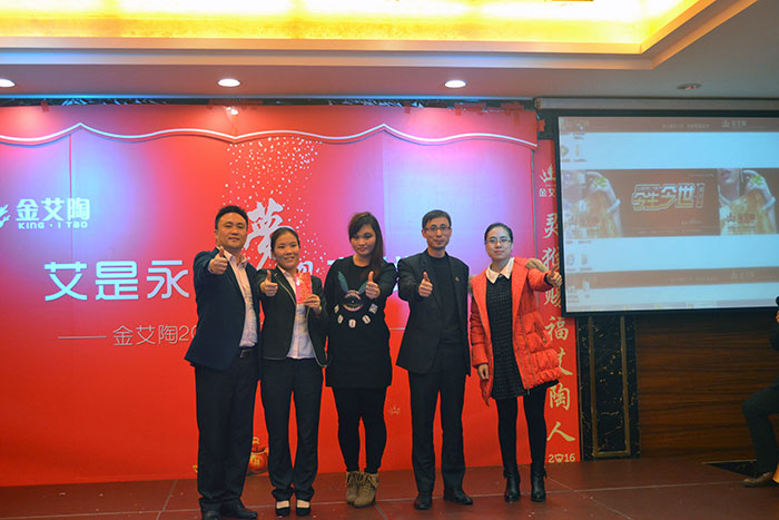 網(wǎng)銷部表演的走秀獲得二等獎(jiǎng)