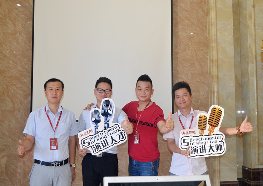 銷售線獲獎(jiǎng)人員上臺(tái)領(lǐng)獎(jiǎng)