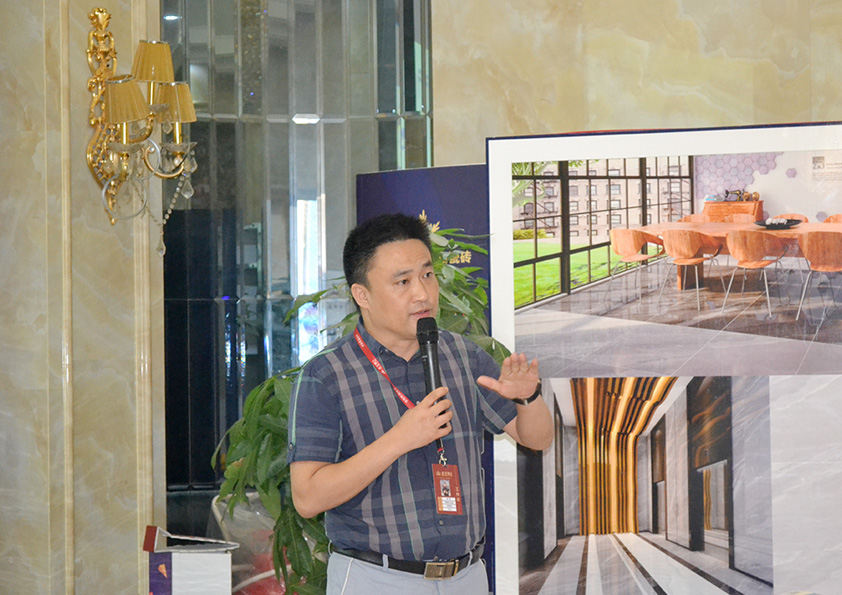 金艾陶瓷磚品牌營(yíng)銷總經(jīng)理羅勝先生