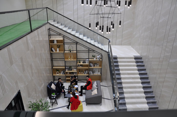 “一帶一路  設(shè)計營銷”，與O2O零售新模式攜手，2017年，金艾陶將勇往直前，開拓新戰(zhàn)場！