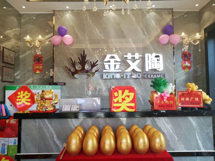 2017年10月1日,陶瓷一線品牌金艾陶瓷磚衡陽店盛裝開業(yè),這是一場充滿歡呼和雀躍的讓利盛宴。