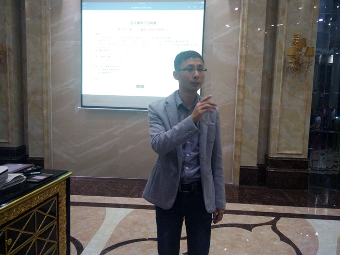 2017年11月2日晚，生命不息，學習不止金艾陶法定學習日，11月全公司人員學習會圓滿結束，一起分享《干法》，樂于工作，開心生活，即使在苦難中，只要拼命工作，就能帶來不可思議的好運。過好每一天，就是成功之道！