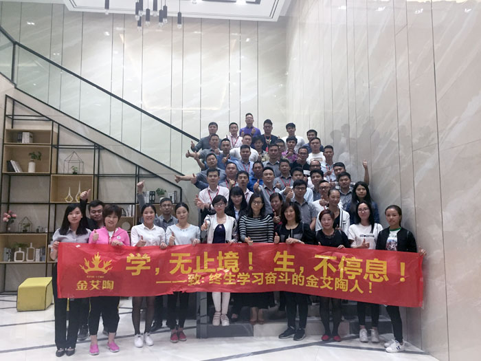 2017年11月2日晚，生命不息，學習不止金艾陶法定學習日，11月全公司人員學習會圓滿結束，一起分享《干法》，樂于工作，開心生活，即使在苦難中，只要拼命工作，就能帶來不可思議的好運。過好每一天，就是成功之道！