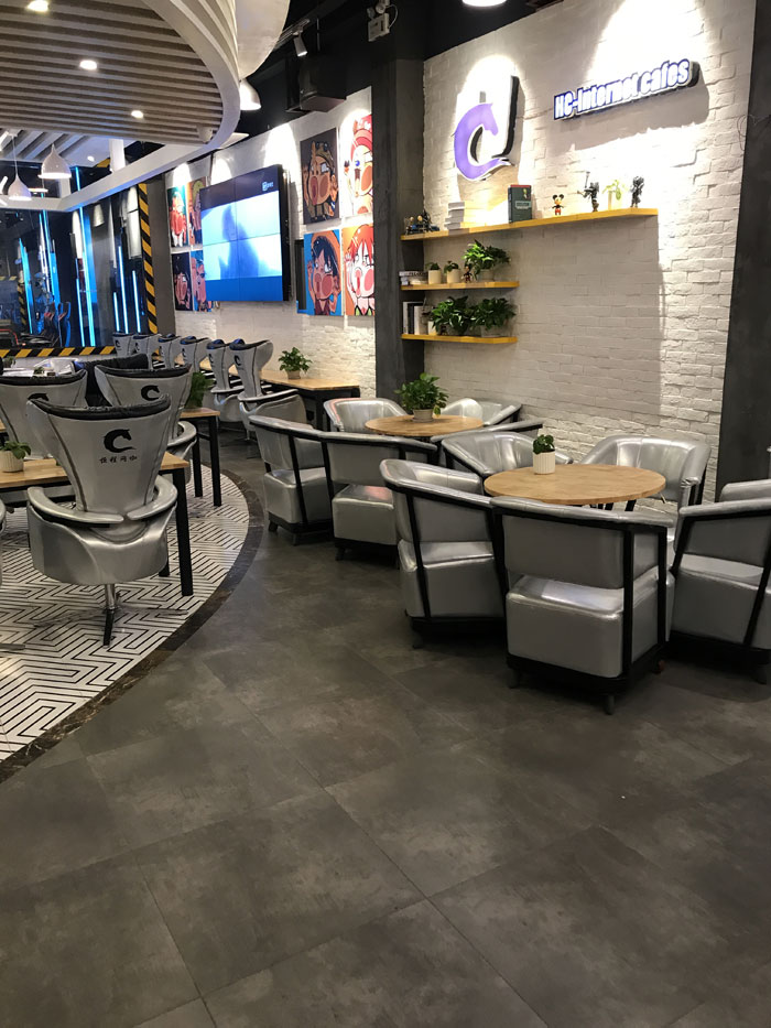 金艾陶現(xiàn)代仿古磚案例:別說(shuō)了,一起去這個(gè)1000方的網(wǎng)咖開黑!