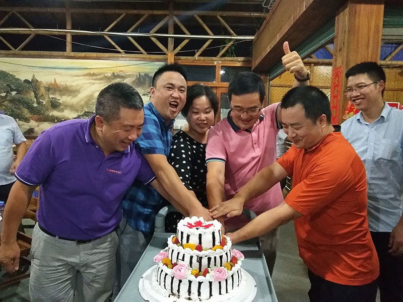 金艾陶喜迎三周年慶，感恩同行